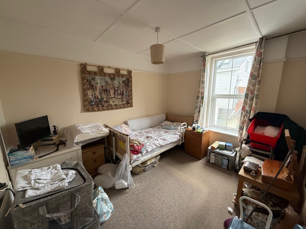 Lot: 152 - PAIR OF FLATS FOR INVESTMENT - First floor flat